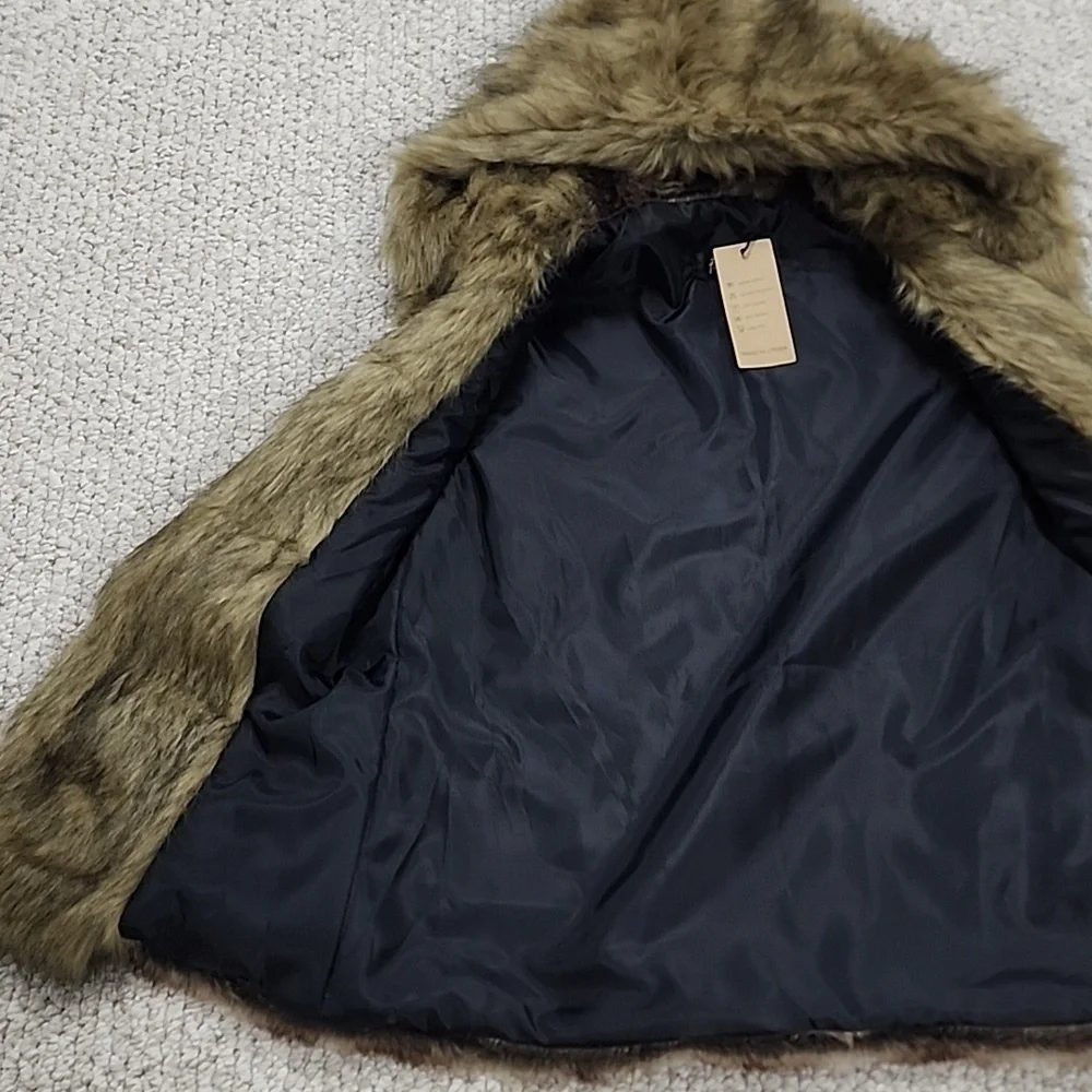 Faux Fur Hooded Vest - Picture 15 of 16